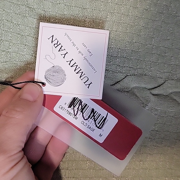 Red Yummy Yarn Old Sage Top - Picture 2 of 5